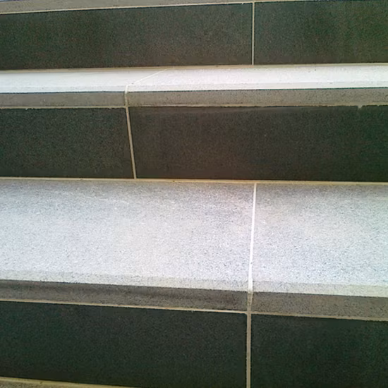 Natural Dark Grey G654 Granite Stone Stairs/Steps for Outdoor/Exterior Decoration/Paving/Landscaping/Tile/Road Price